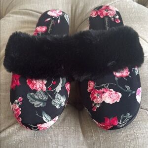 Victoria's Secret Black and Pink Plush Slippers